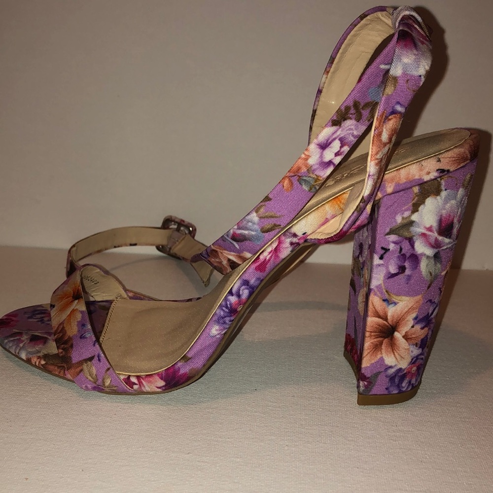 Heels - Picture 3 of 4